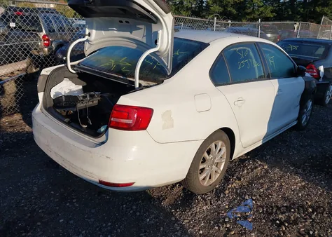 2015 Volkswagen Jetta 1.8T Se z USA, uszkodzony, nr VIN 3VWD17AJ0FM285333